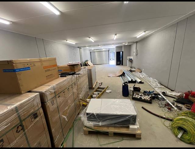 95M² WAREHOUSE TO LET IN FERNDALE